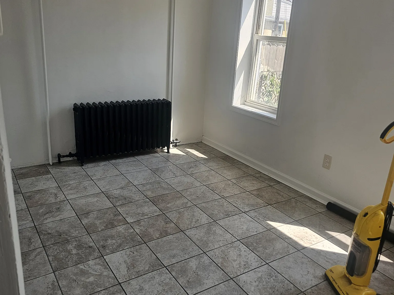 3 bed, 1035 sqft, $1,600 — Photo 4