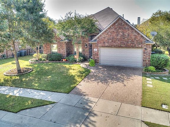 4th image of 807 Barton Springs Dr