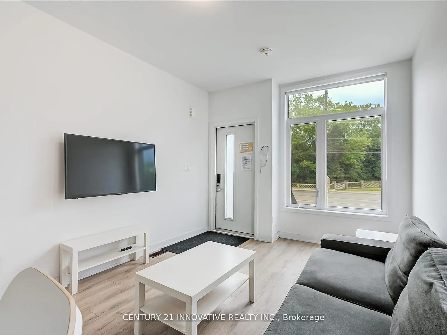 3 bed, $1,000 — Photo 1