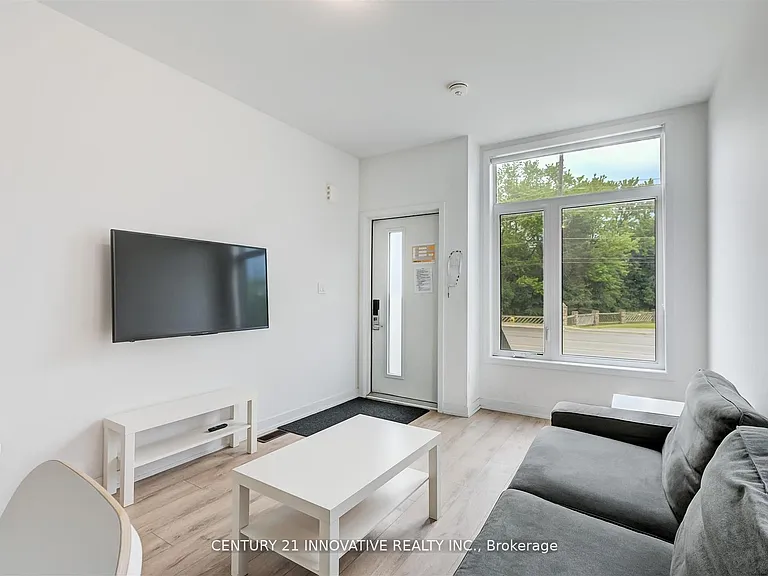 1720 Simcoe St N #16 — Photo 1