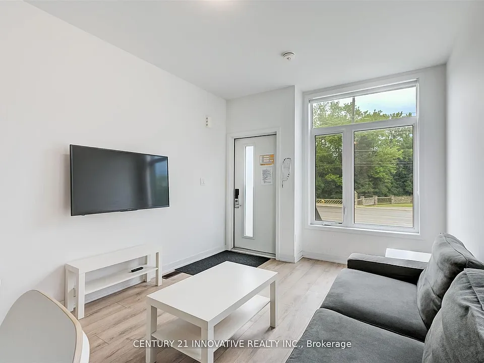 1720 Simcoe St N #16