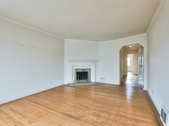 3rd image of 2251 39th Ave