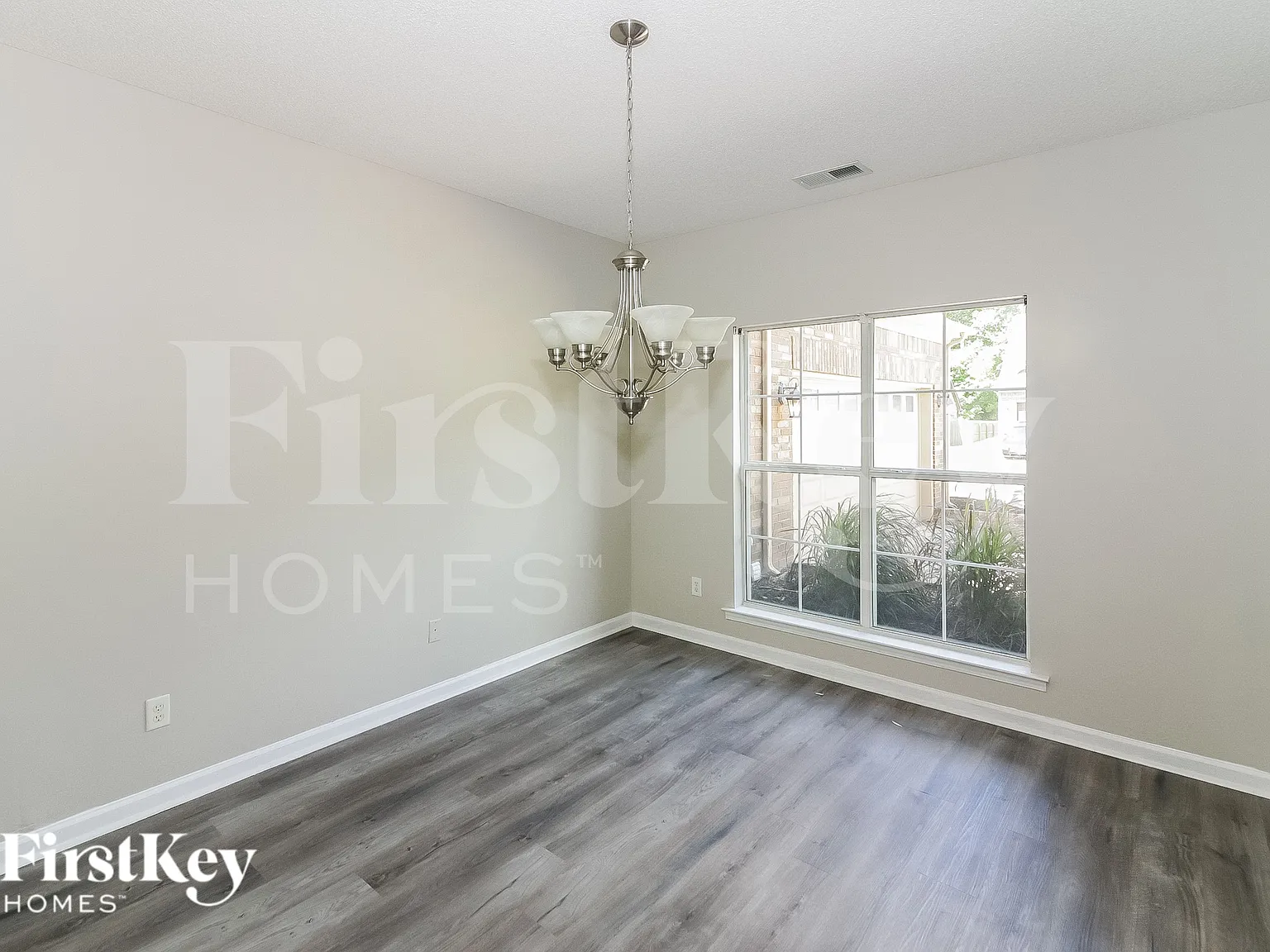 4 bed, 2.5 bath, 2231 sqft, $2,280 — Photo 4