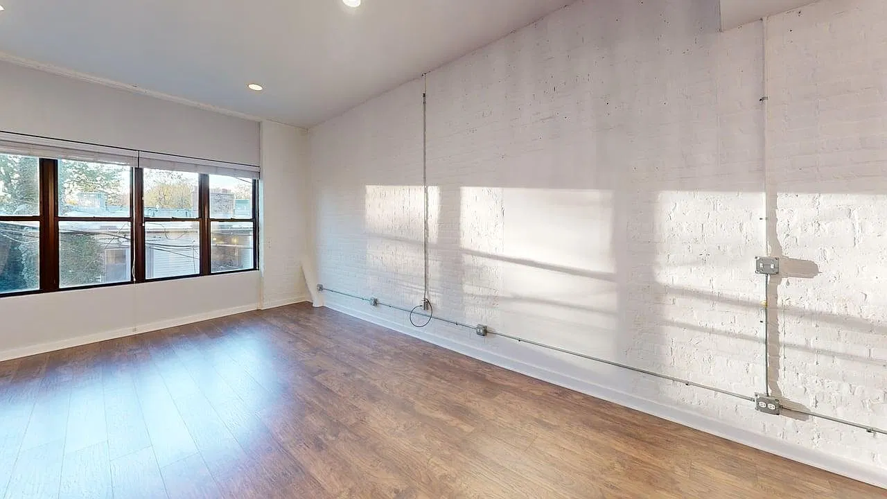 Renovated Rogers Park 2 bed 2 bath - November 1st — Photo 2