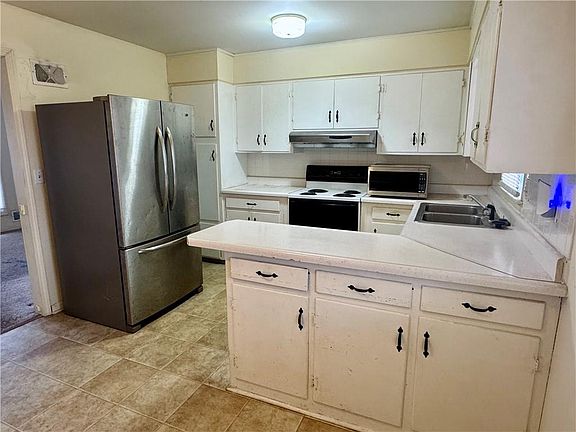 4th image of 512 NW Lakeview Rd