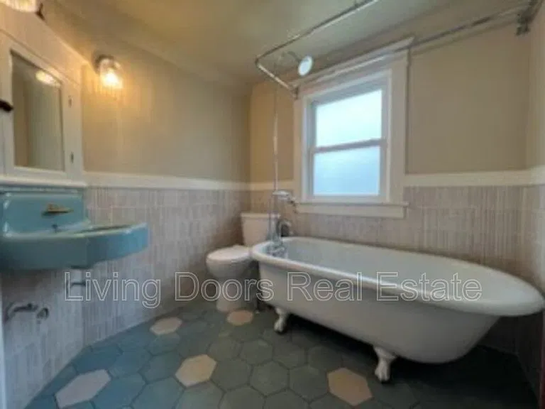 602 C St — Photo 19
