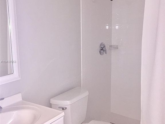 4th image of 1632 S Bayshore Ct APT 201
