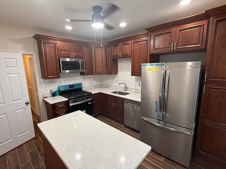 40 E 4th St #2 — Photo 3