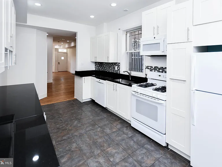 104 R St NE #A — Photo 17