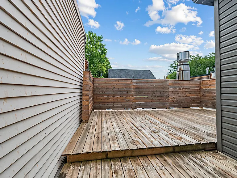 1095 Queen St E #2 — Photo 26