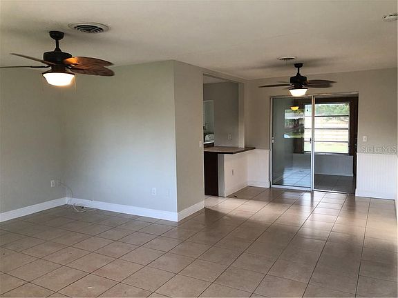 4th image of 557 Shamrock Blvd