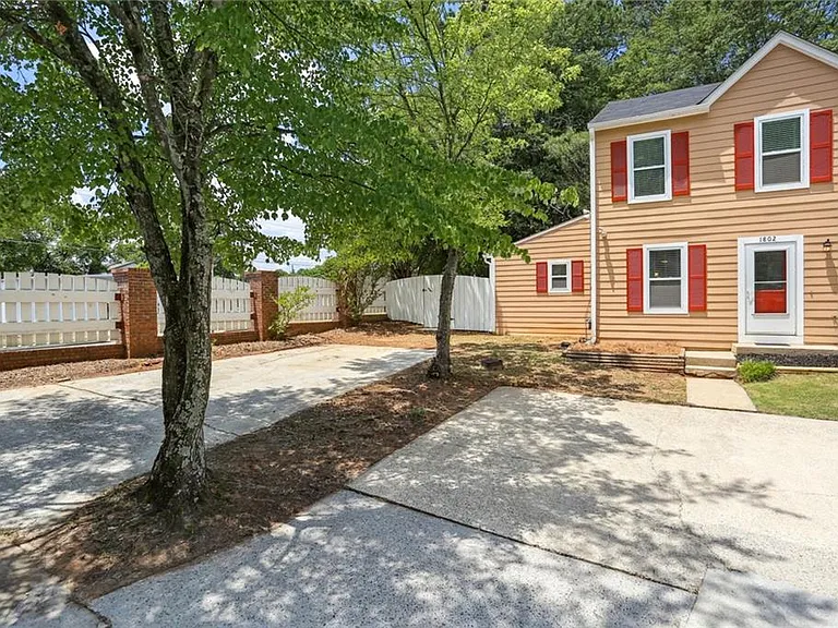 1802 Cumberland Valley Pl SE — Photo 2