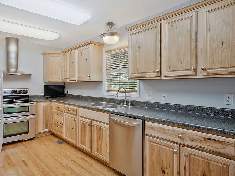 4857 Torbay Dr — Photo 15