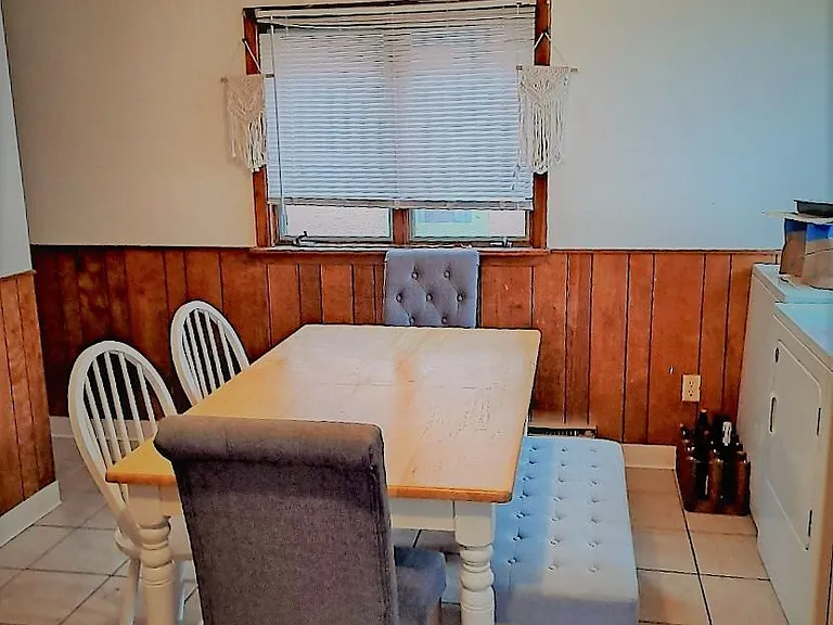401 W Green St — Photo 3