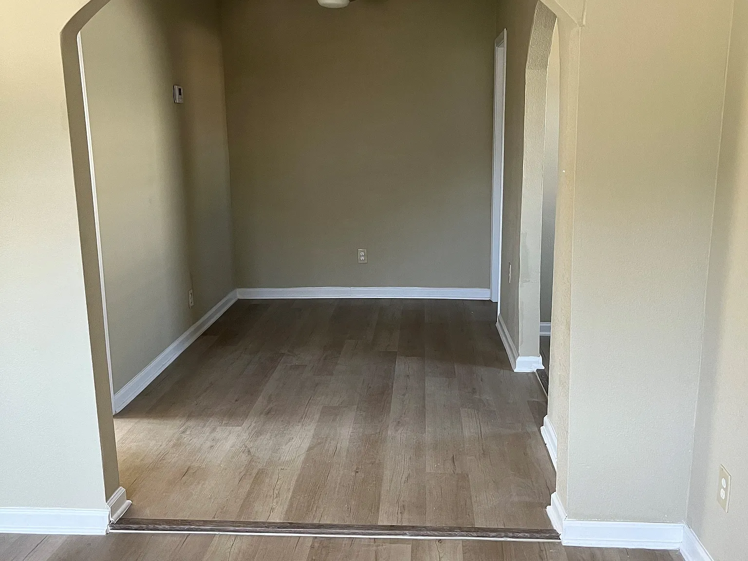 2 bed, 900 sqft, $1,190 — Photo 3
