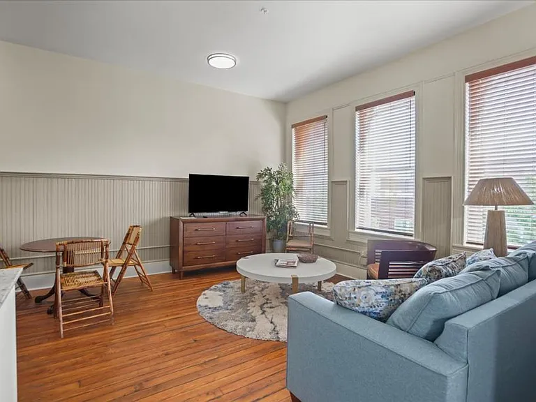 127H W Evans St — Photo 7