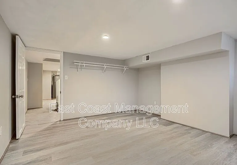 1616 N Fulton Ave — Photo 14