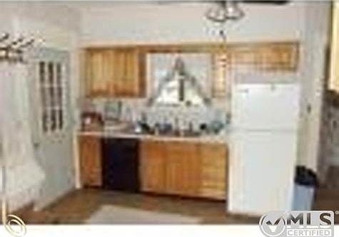 9900 Nicholson kitchen.jpg
