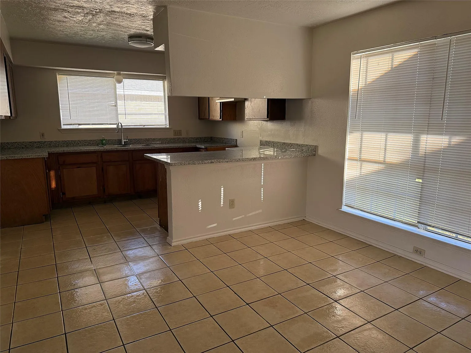 3 bed, 2.0 bath, $1,695 — Photo 4