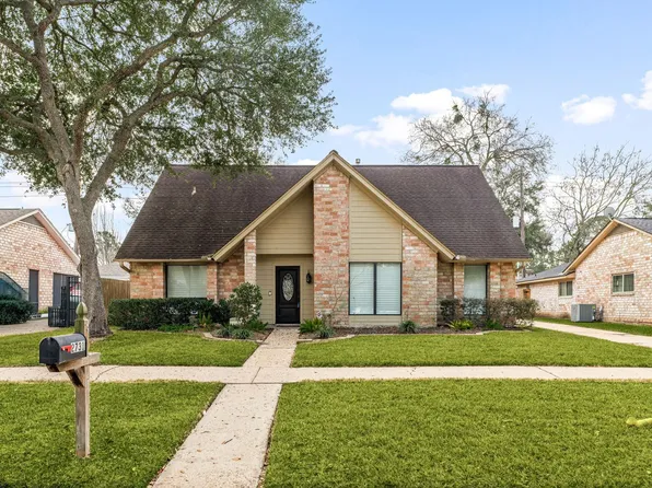 2731 Field Line Dr, Sugar Land, TX 77479