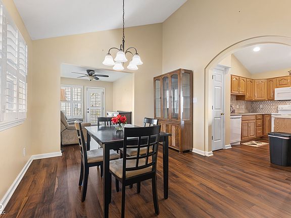 5th image of 938 Amesbury Ct