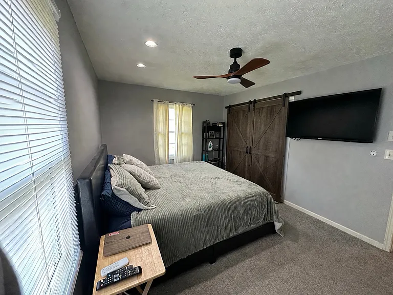 3077 Laura Ln — Photo 13