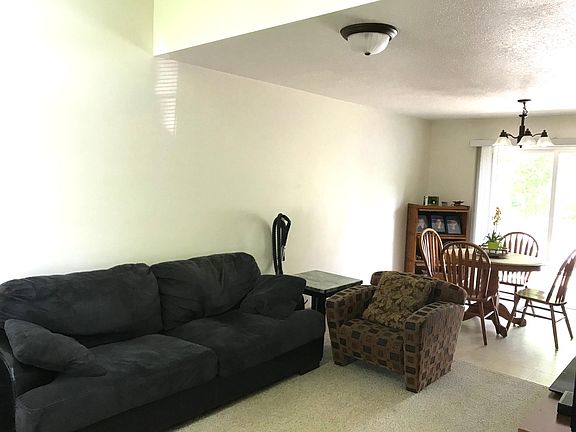 3rd image of 826 2nd St NW