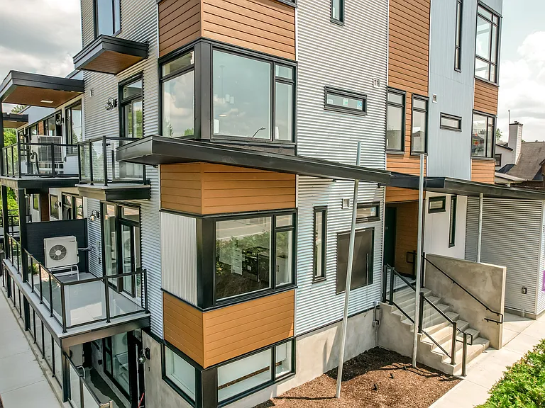 845 Champlain St — Photo 15