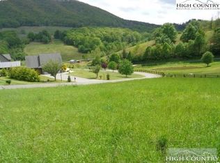 15 Westwood Acres Dr #16, West Jefferson, NC 28694