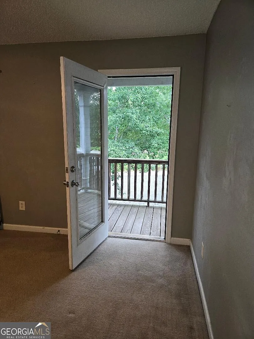3 bed, 3.0 bath, 1500 sqft, $700 — Photo 3
