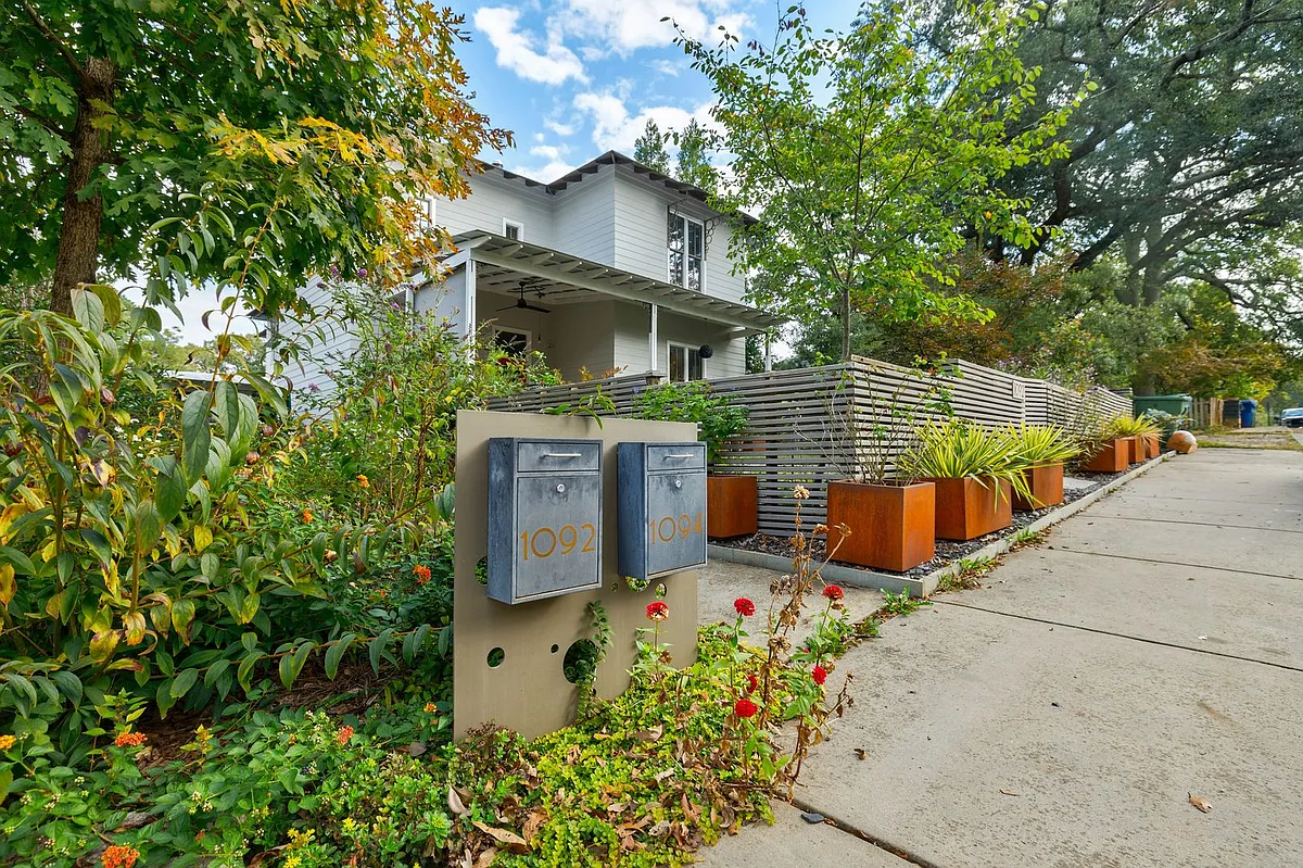 Building Photo - 1092 Kirkwood Ave SE