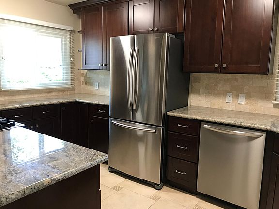 2nd image of 715 Roble Ave APT 1