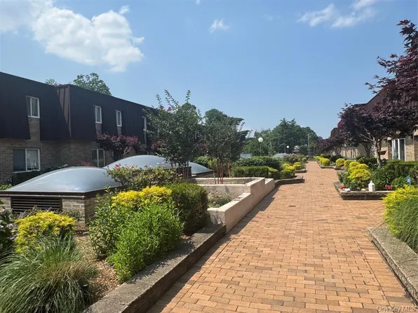 200 Hilton Ave Unit 30, Hempstead, NY 11550