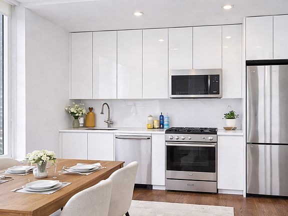 3rd image of 232 E 54th St #24CC