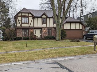 2422 Notting Hill Rd, Toledo, OH 43617