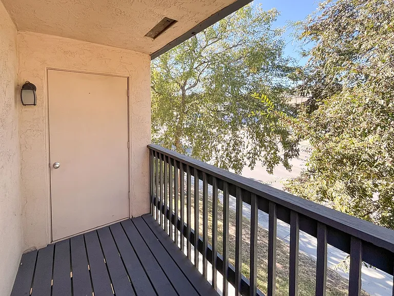Willow Creek Apartments — Photo 4