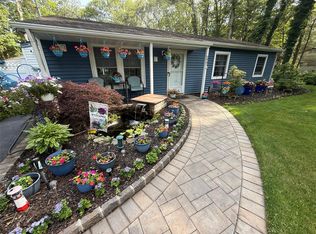 208 Country Rd, Medford, NY 11763