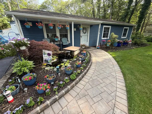 208 Country Road, Medford, NY 11763