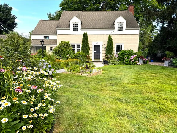 292 Chelmsford Rd, Rochester, NY 14618
