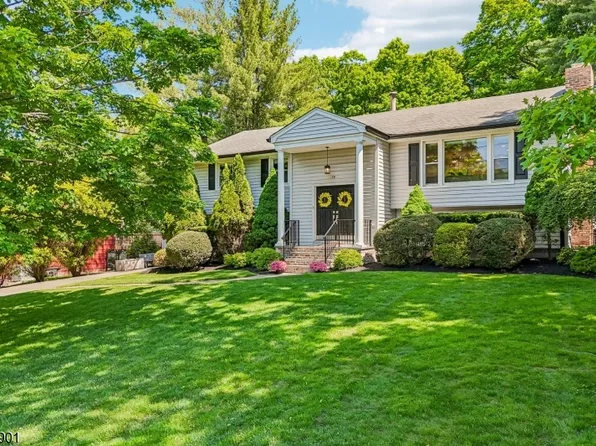 79 W Sheffield St, Oakland Boro, NJ 07436