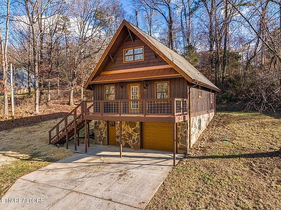 3rd image of 729 Dogwood Dr