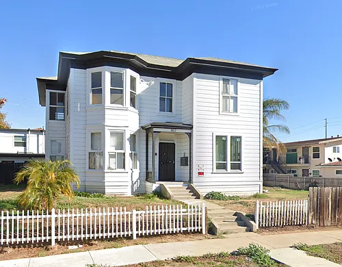 907 D Ave #2 Photo 1