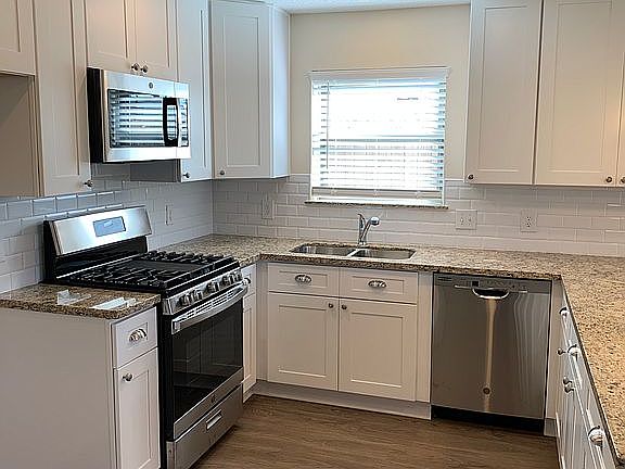 All stainless appliances 