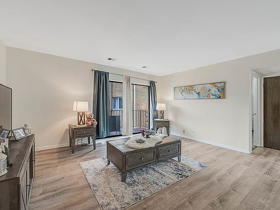 4th image of 4823 W 109th St APT 201
