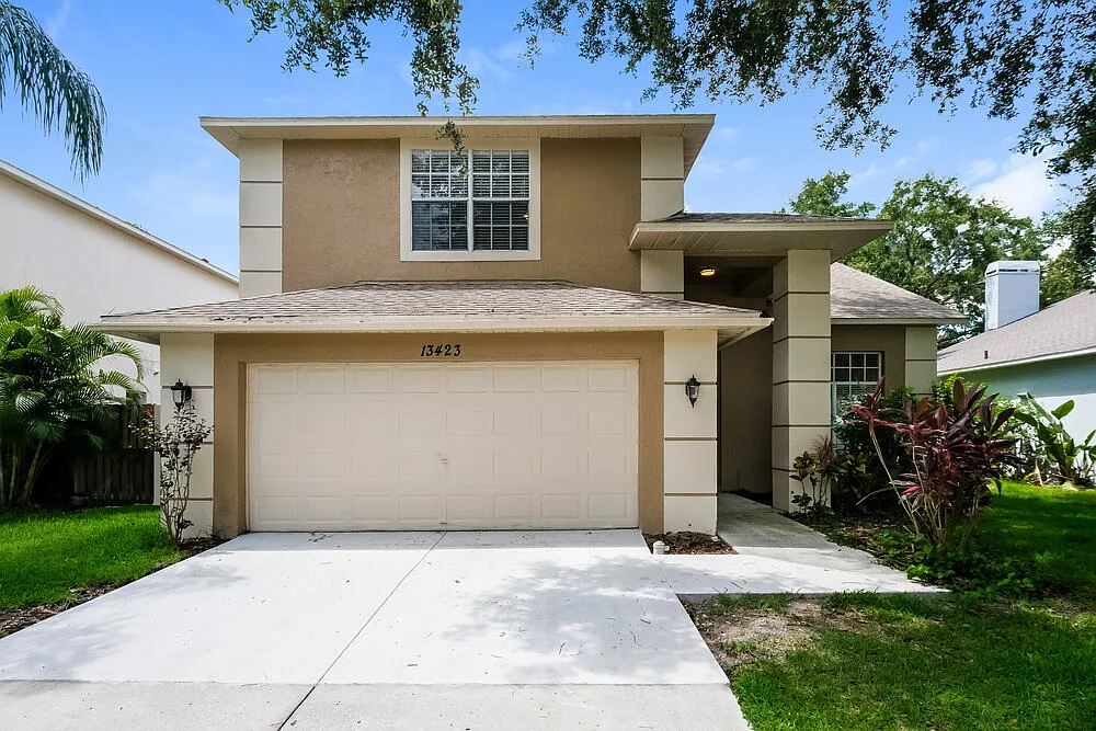 4 bed, 2.5 bath, 2322 sqft, $4,040 — Photo 1