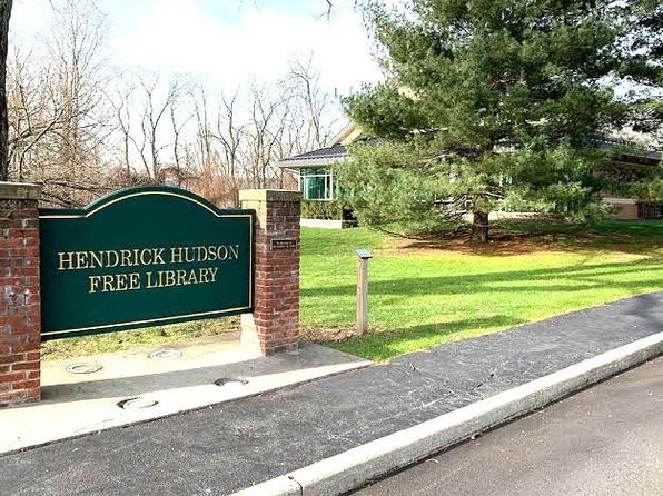 108 Coachlight Square, Montrose, NY 10548