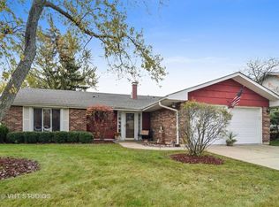915 Rosedale Ln, Hoffman Estates, IL 60169