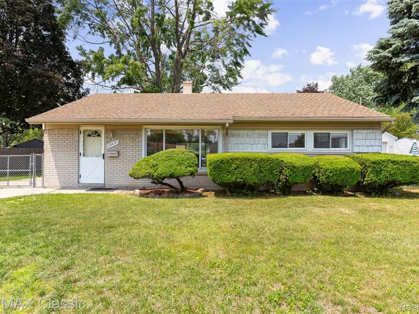 25431 Miracle Dr, Madison Heights, MI 48071