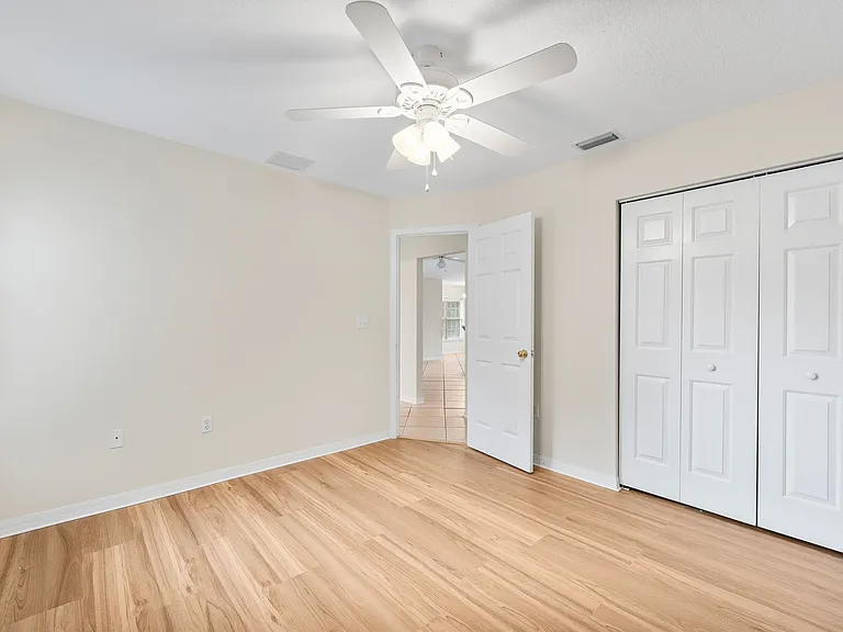 6905 SW 85th Ter — Photo 7