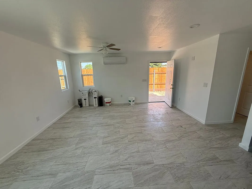 4 bed, 2.0 bath, 1199 sqft, $3,600 — Photo 4